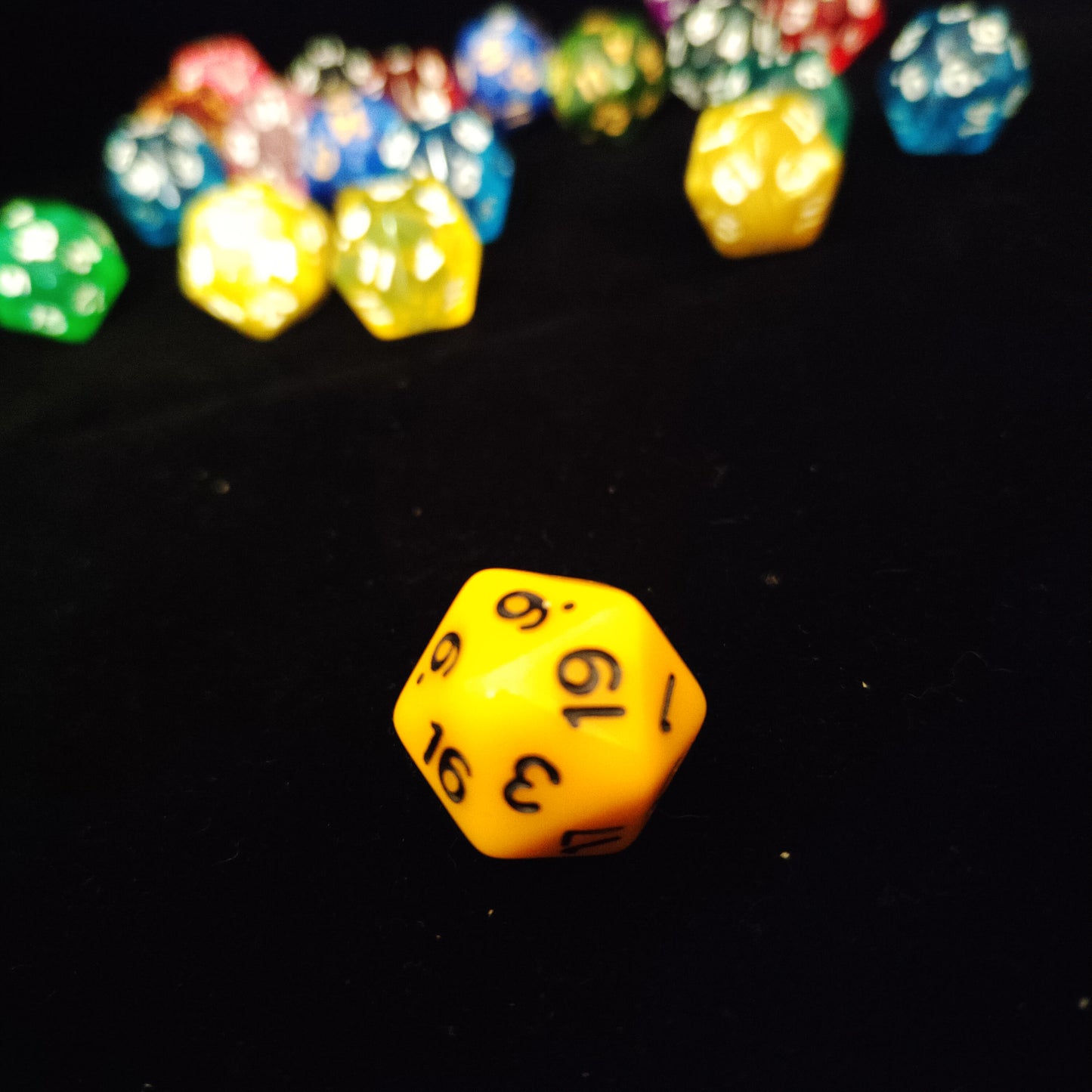 Dice d20 - Banana Yellow - Satin Effect